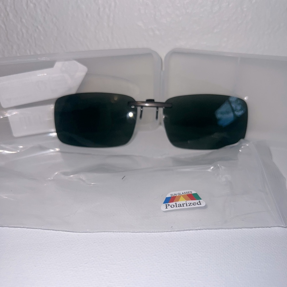 Polaroids UV clip on sunglasses with case
